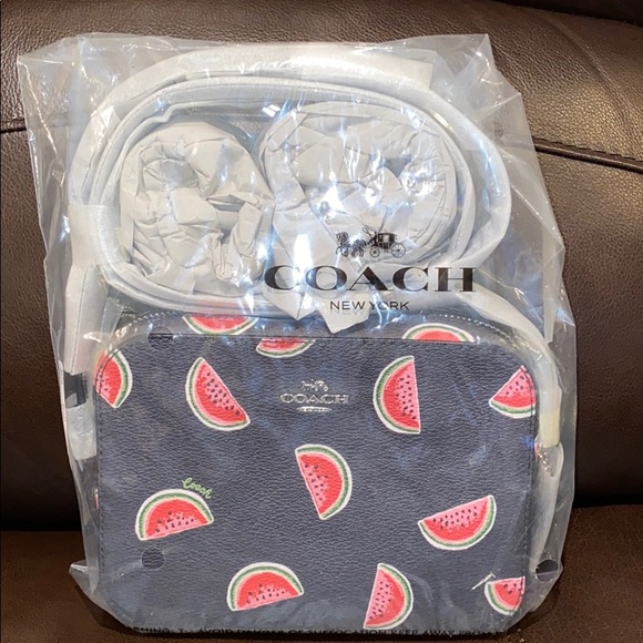 🍉Coach Crossbody🍉 - Picture 4 of 5